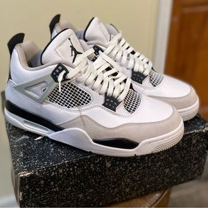 Air Jordan 4 Military Blacks Size 10.5
